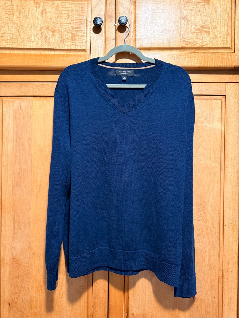 Banana Republic Men's Dark Blue V-Neck Sweater Worn 1 Time